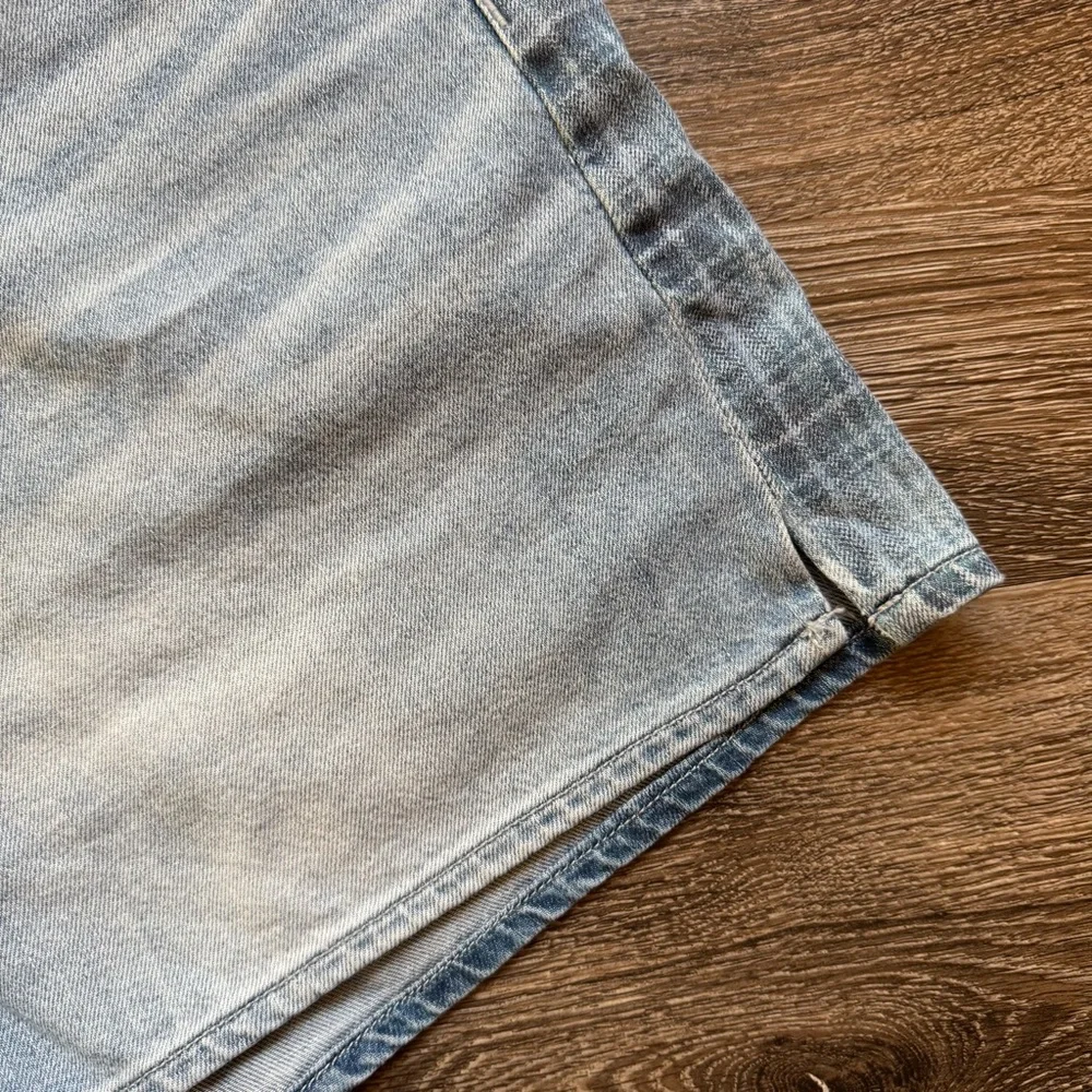 American Eagle Denim Highest Rise Mom Shorts, Women's Size 14 - Picture 4 of 6